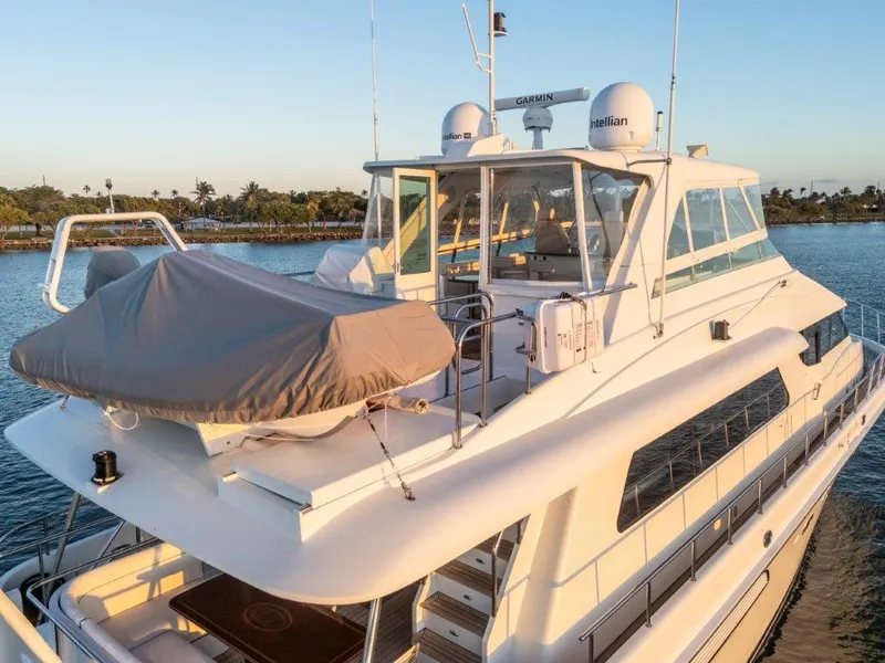 Slide: The Image of Cheoy Lee Motoryacht 2006 - 65