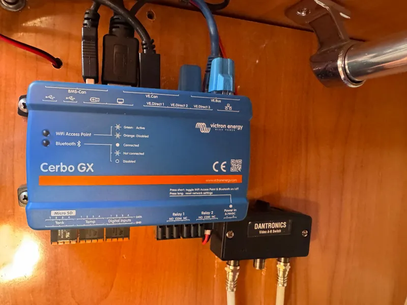 Slide: The Image of Regal Commodore 322 1999 - 51