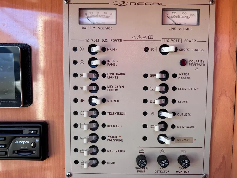 Slide: The Image of Regal Commodore 322 1999 - 52
