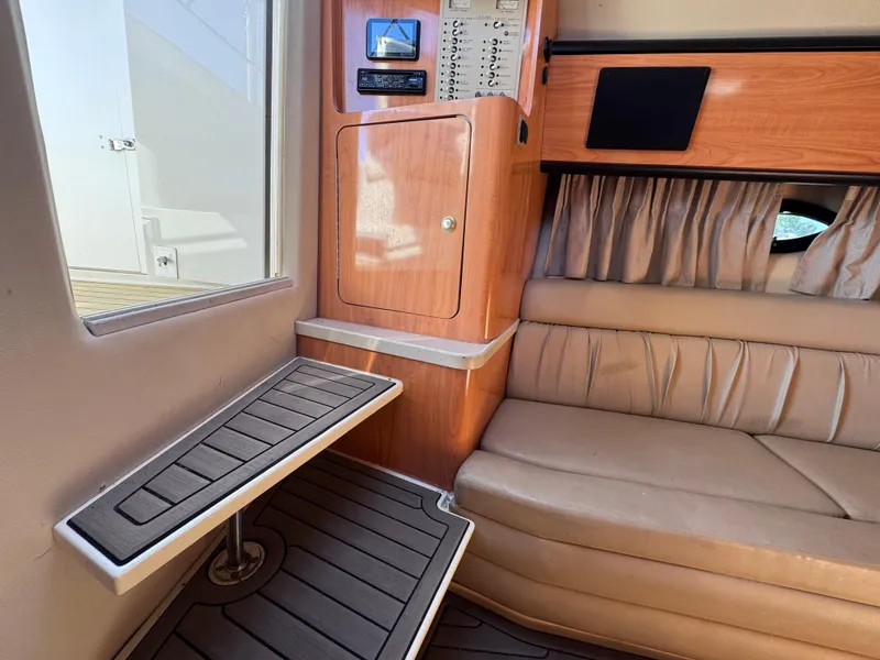 Slide: The Image of Regal Commodore 322 1999 - 56