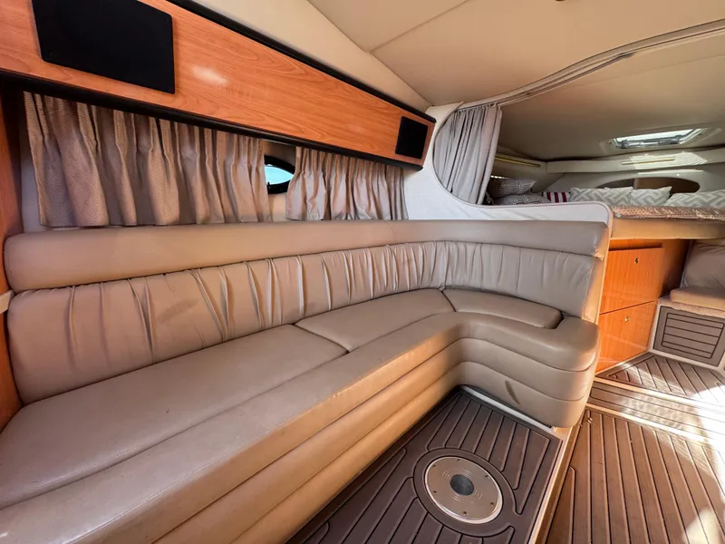 Slide: The Image of Regal Commodore 322 1999 - 57