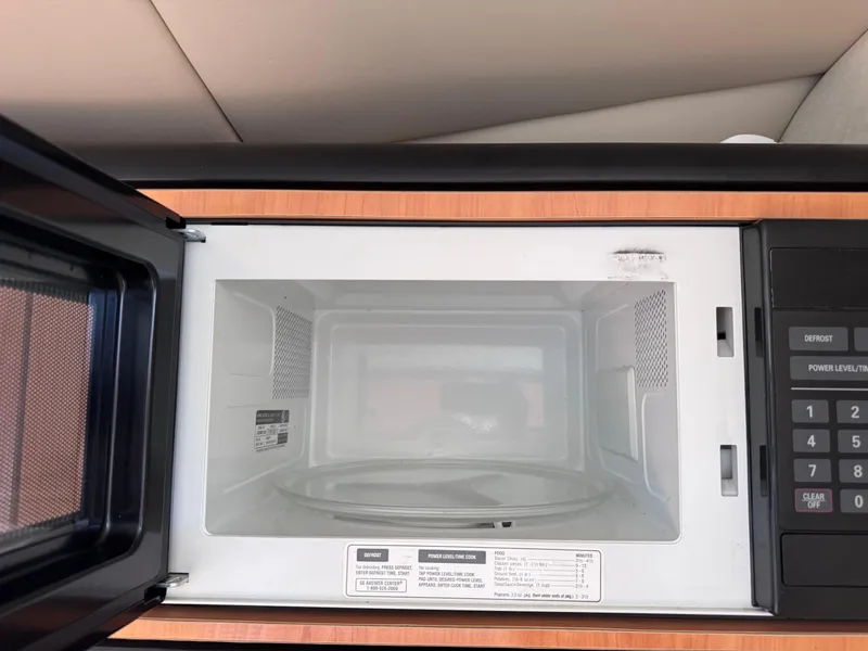 Slide: The Image of Regal Commodore 322 1999 - 65