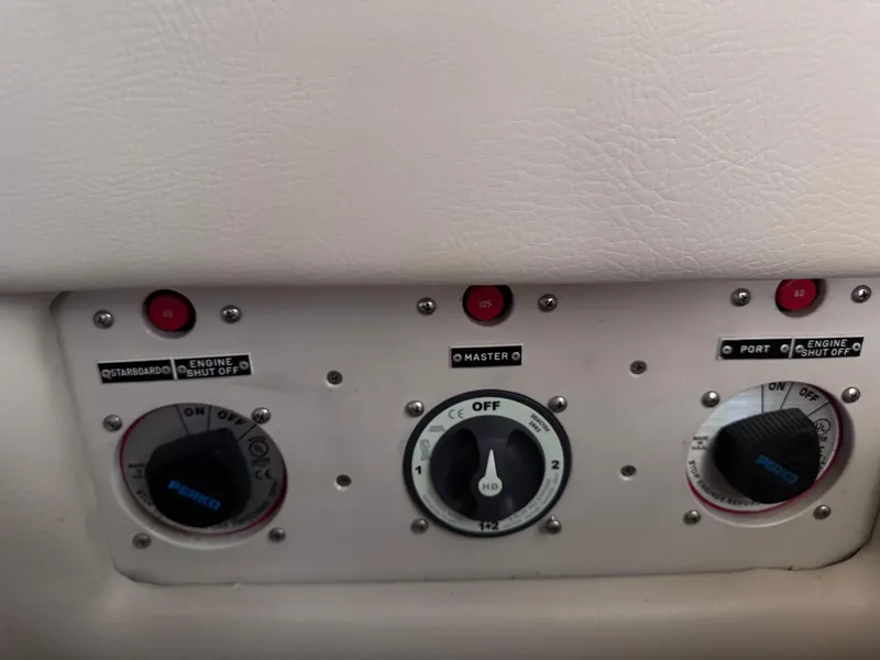 Slide: The Image of Regal Commodore 322 1999 - 69