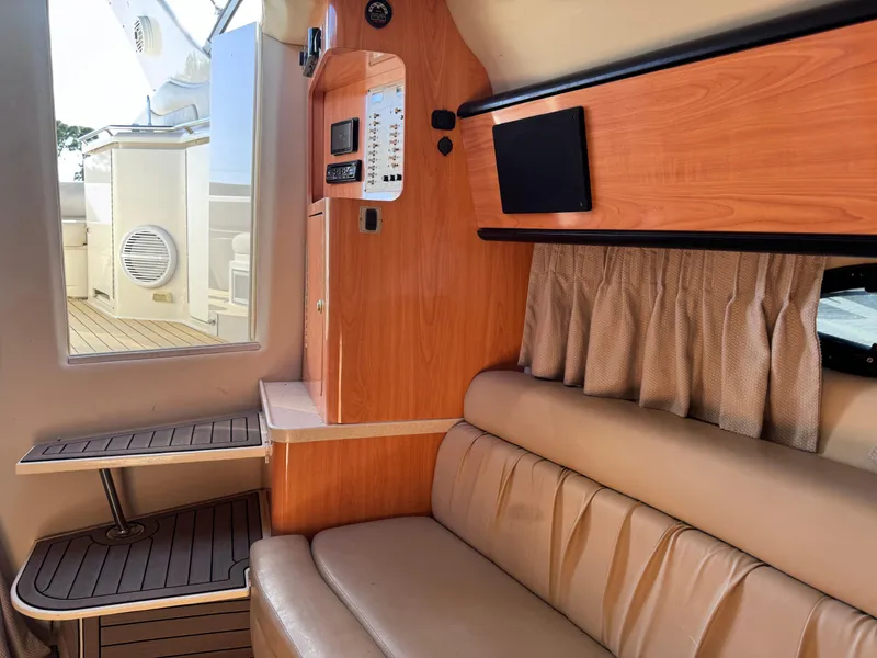 Slide: The Image of Regal Commodore 322 1999 - 77