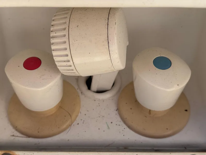 Slide: The Image of Regal Commodore 322 1999 - 95