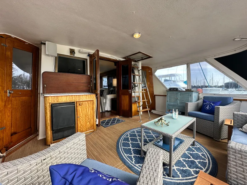 Slide: The Image of 1978 Hatteras 53 Motor Yacht interior with cozy seating and nautical decor. - 44