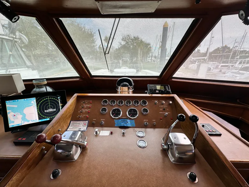 Slide: The Image of Hatteras 53 Motor Yacht 1978 - 52