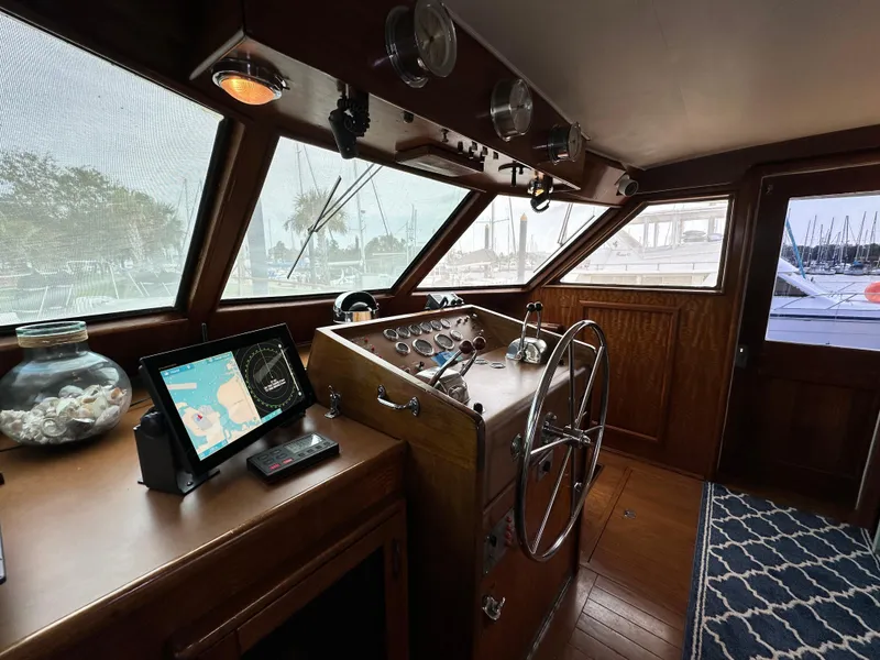 Slide: The Image of Hatteras 53 Motor Yacht 1978 - 53