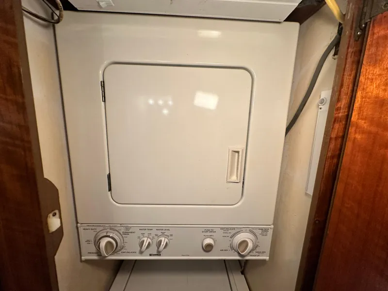 Slide: The Image of Hatteras 53 Motor Yacht 1978 - 74