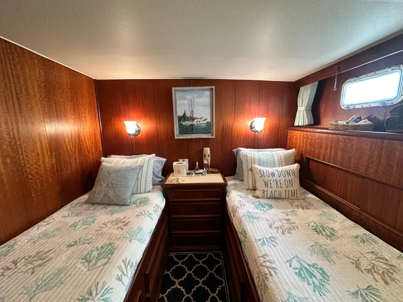 Slide: The Image of Hatteras 53 Motor Yacht 1978 - 77