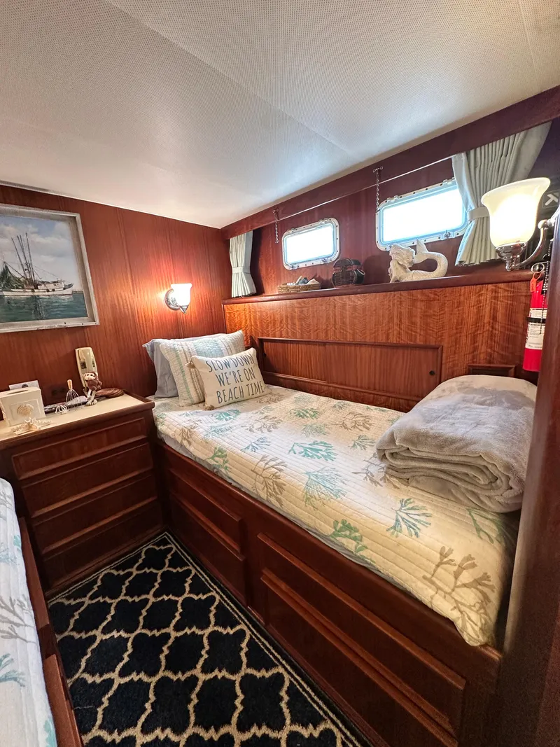 Slide: The Image of Hatteras 53 Motor Yacht 1978 - 78