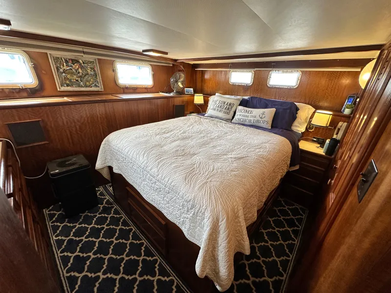 Slide: The Image of Hatteras 53 Motor Yacht 1978 - 90