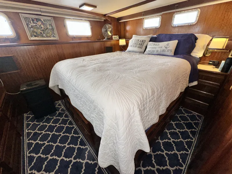 Slide: The Image of Hatteras 53 Motor Yacht 1978 - 91