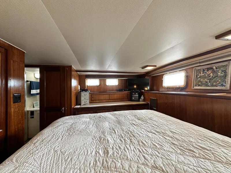 Slide: The Image of Hatteras 53 Motor Yacht 1978 - 94