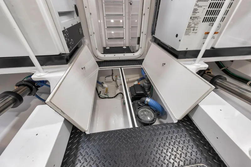 Slide: The Image of Viking 72 Convertible 2024 - 66