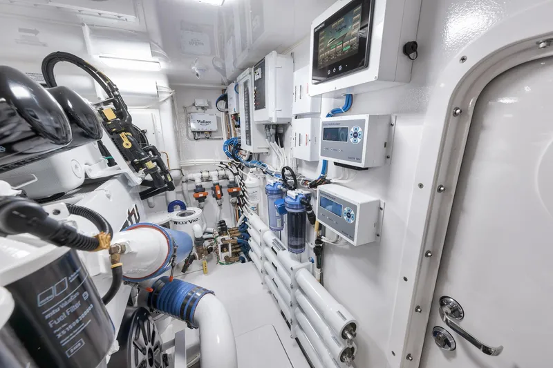 Slide: The Image of Viking 72 Convertible 2024 - 68