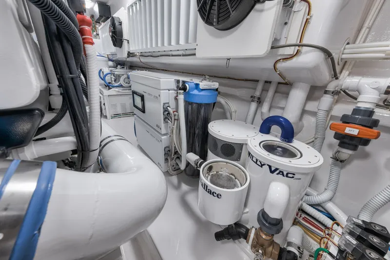 Slide: The Image of Viking 72 Convertible 2024 - 69