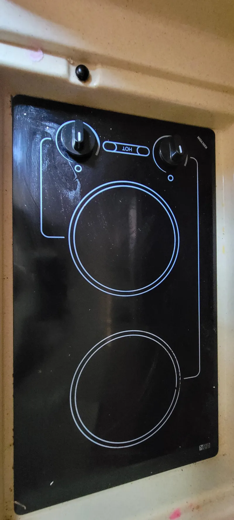 Slide: The Image of Stovetop on 2005 Sea Ray 320 Sundancer yacht, featuring dual burners and control knobs. - 18