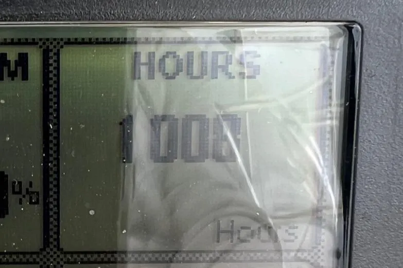 Slide: The Image of Digital display showing 1008 hours on a 2006 Rampage 30 Offshore. - 46