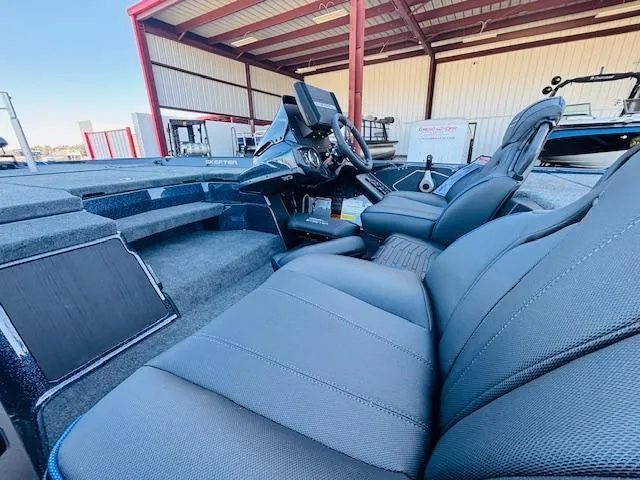 Slide: The Image of Skeeter ZXR21 2025 - 21