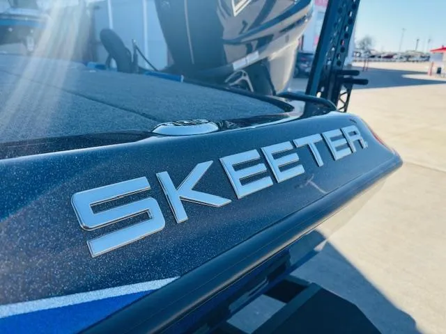 Slide: The Image of Skeeter ZXR21 2025 - 6