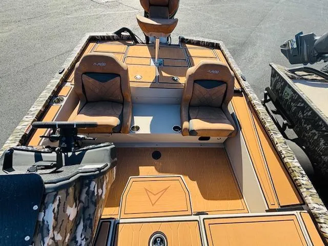 Slide: The Image of 2024 Avid 19XB boat interior with dual seats and camo accents. - 10