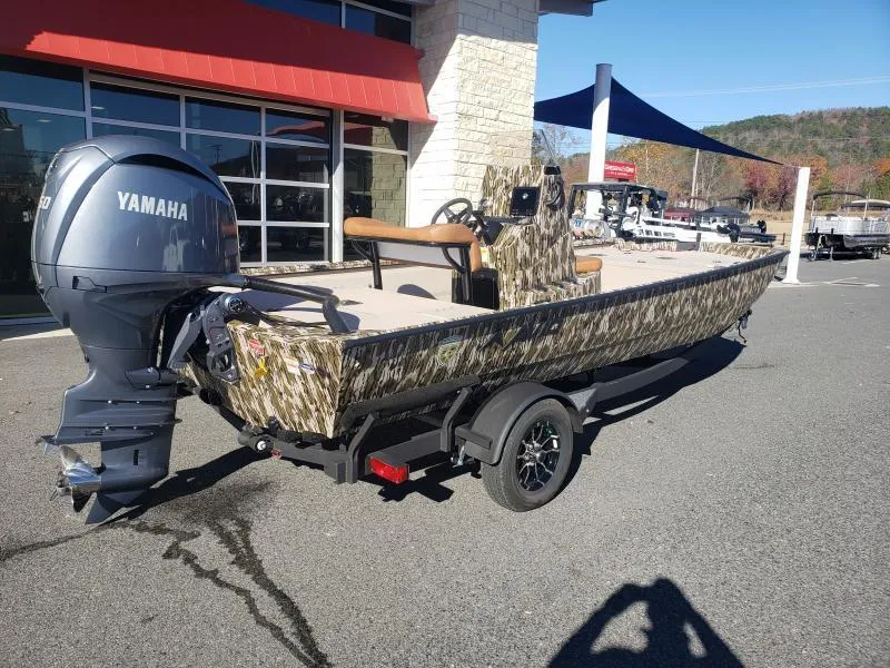 Slide: The Image of 2024 Avid Rogue 20 CC boat with Yamaha engine, parked outdoors. - 6