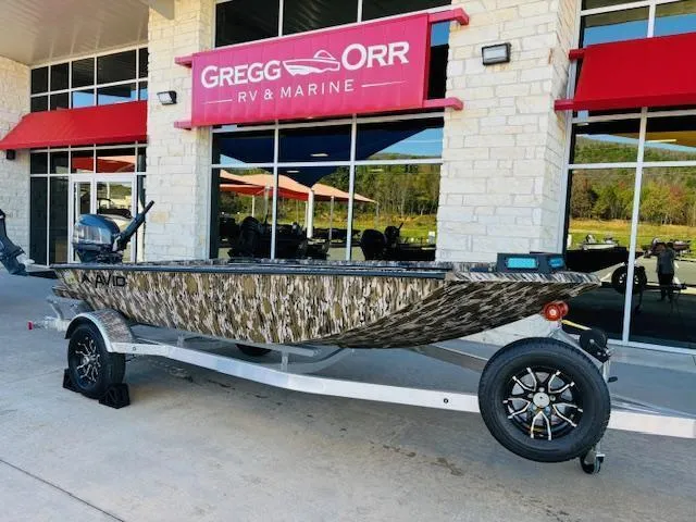 Slide: The Image of 2025 Avid 16 Commander boat at Gregg Orr RV & Marine dealership. - 1