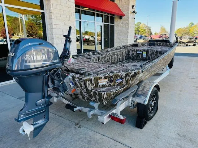 Slide: The Image of 2025 Avid 16 Commander boat with Yamaha motor on trailer, parked outside dealership. - 3