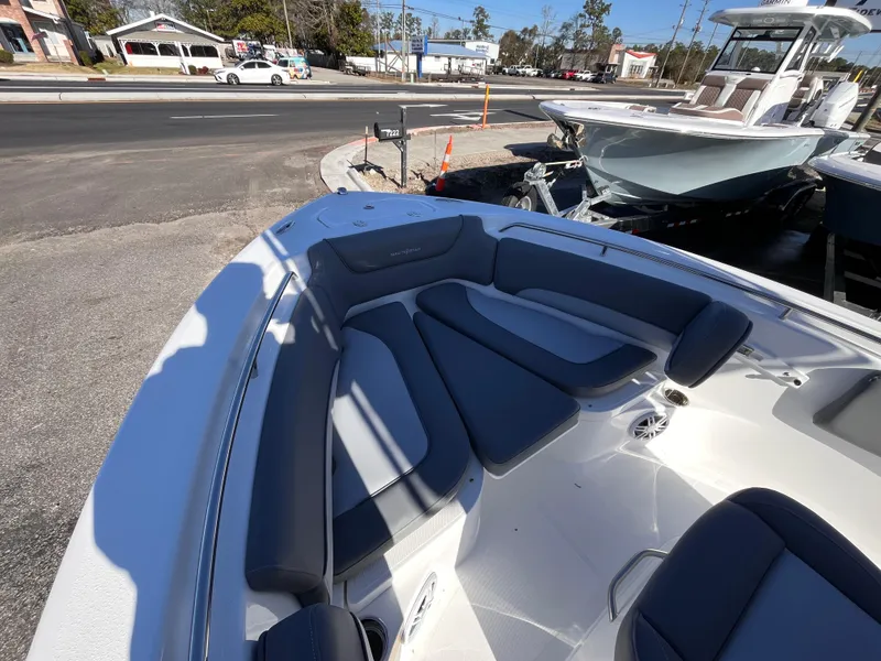 Slide: The Image of 2025 NauticStar 212 Legacy boat with spacious seating and modern design. - 10