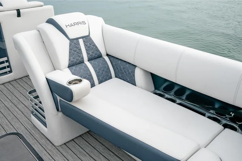 Slide: The Image of 2022-Harris-Grand-Mariner-250-MarineMax - 23
