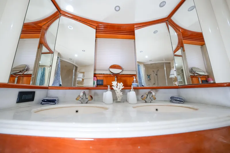 Slide: The Image of Azimut 68E 2007 - 64