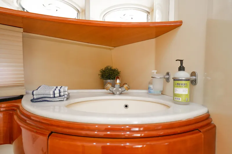 Slide: The Image of Azimut 68E 2007 - 70