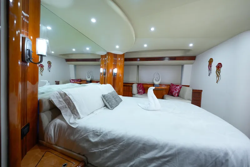 Slide: The Image of Azimut 68E 2007 - 71