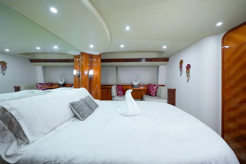 Slide: The Image of Azimut 68E 2007 - 72