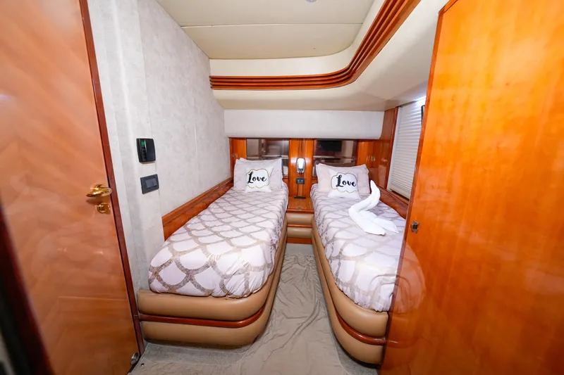 Slide: The Image of Azimut 68E 2007 - 80