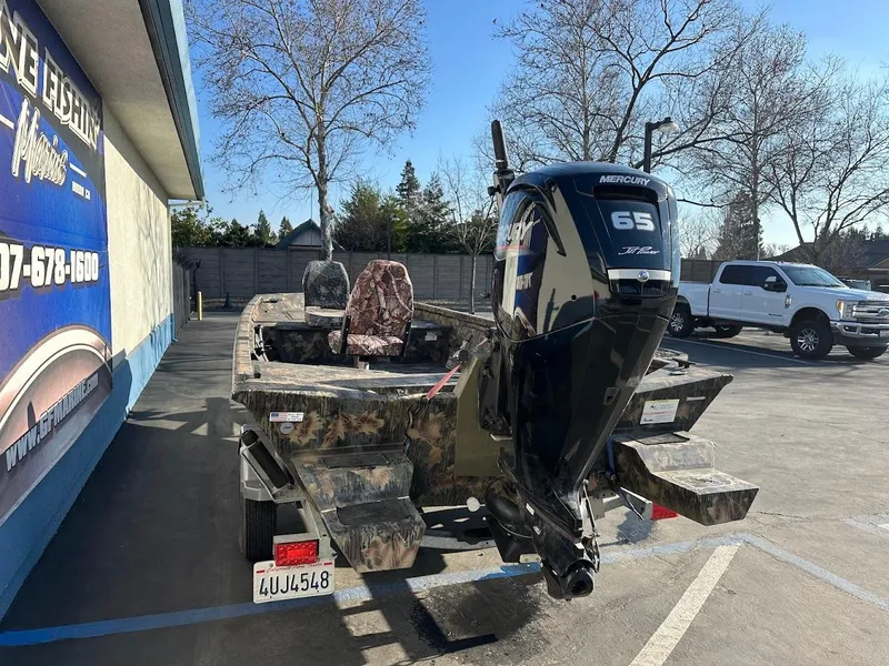 Slide: The Image of Lund 1760 Predator Tiller 2021 - 10