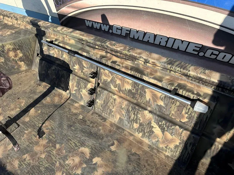 Slide: The Image of Lund 1760 Predator Tiller 2021 - 14