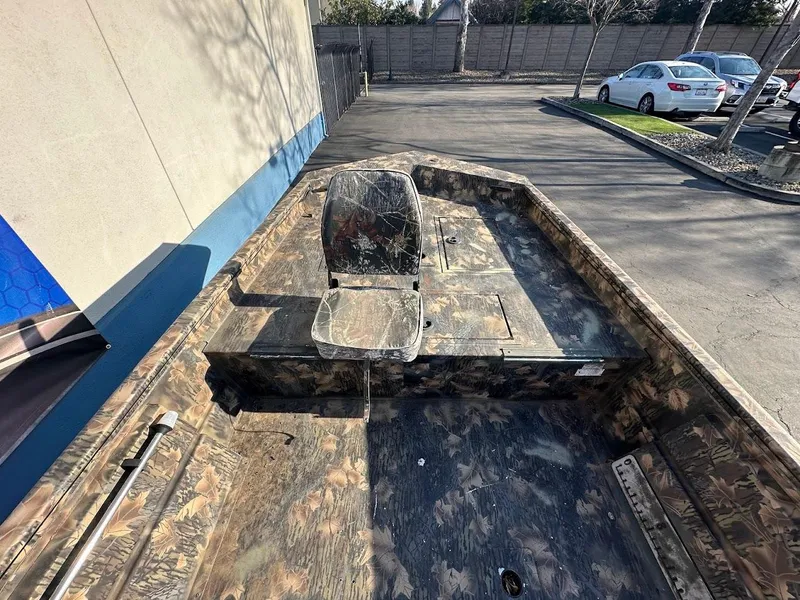 Slide: The Image of Lund 1760 Predator Tiller 2021 - 15