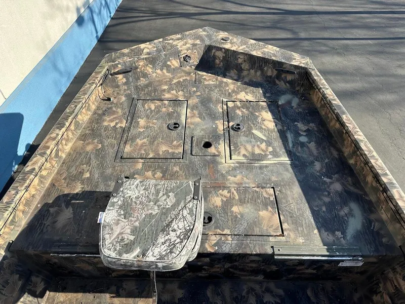 Slide: The Image of Lund 1760 Predator Tiller 2021 - 16