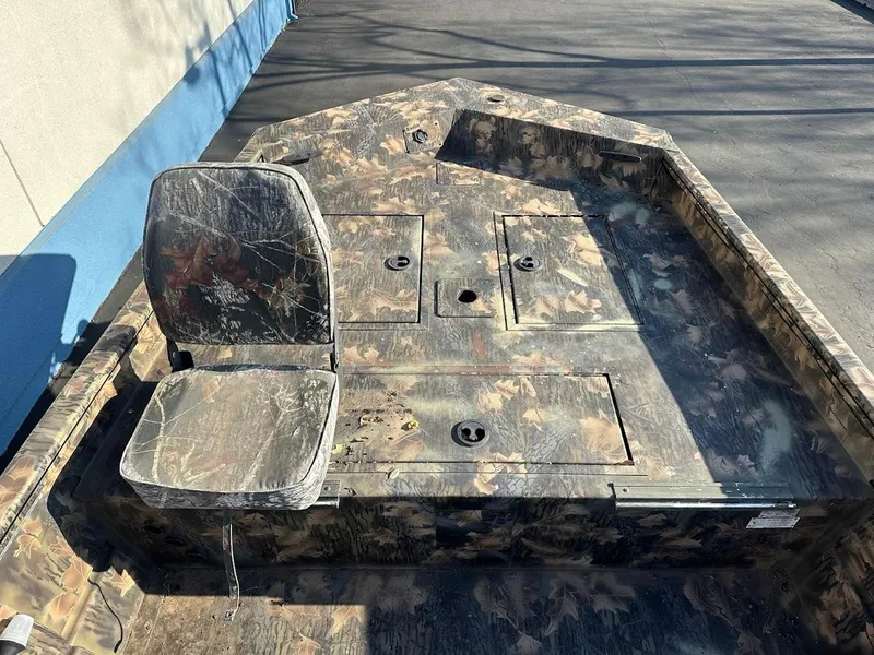 Slide: The Image of Lund 1760 Predator Tiller 2021 - 18