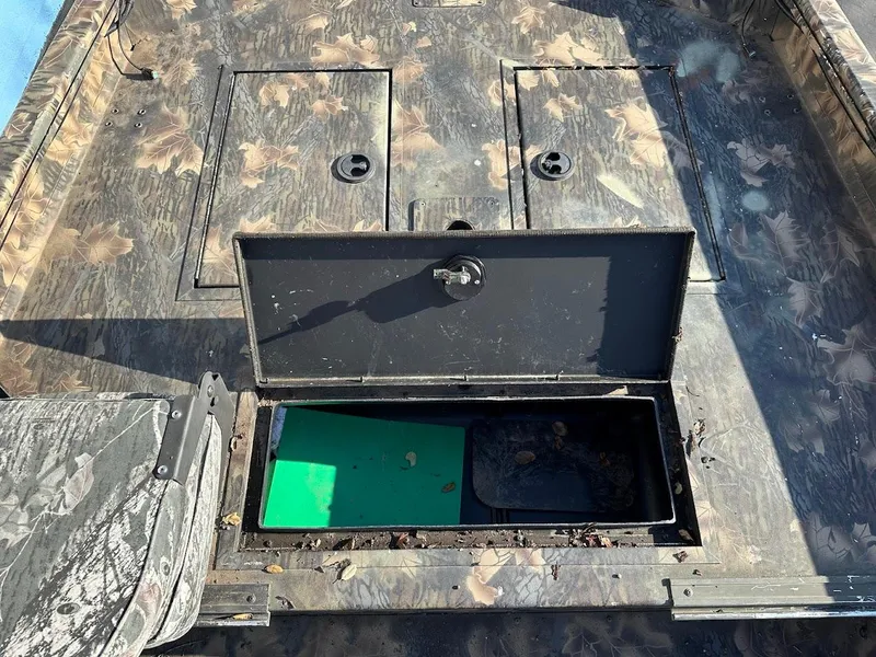 Slide: The Image of Lund 1760 Predator Tiller 2021 - 19