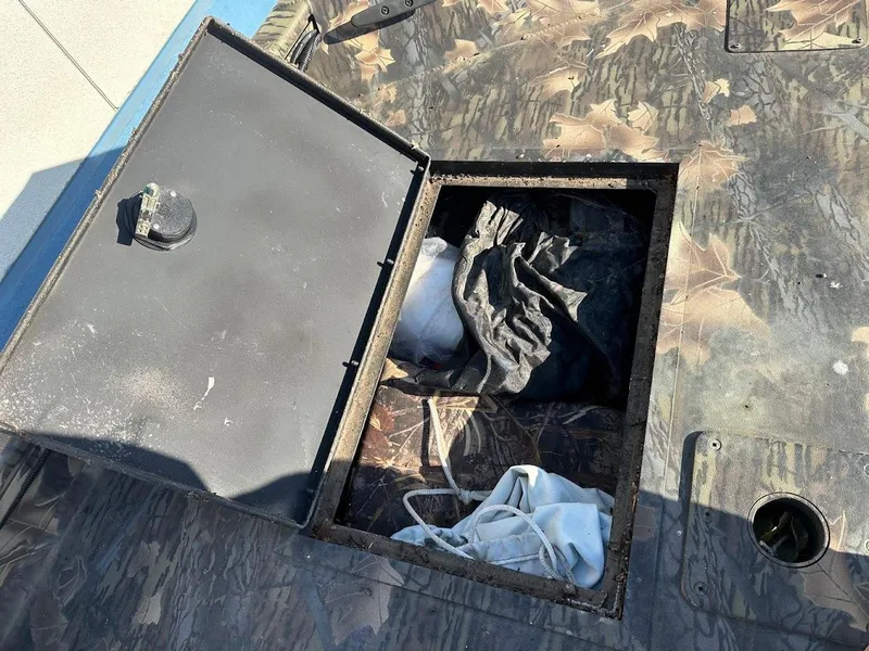 Slide: The Image of Lund 1760 Predator Tiller 2021 - 21