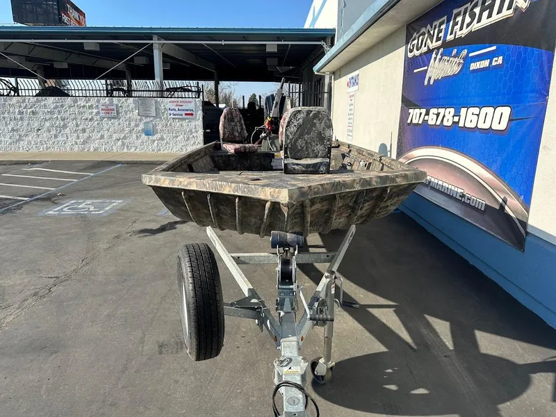 Slide: The Image of Lund 1760 Predator Tiller 2021 - 3