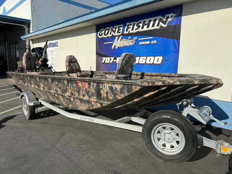 Slide: The Image of Lund 1760 Predator Tiller 2021 - 5