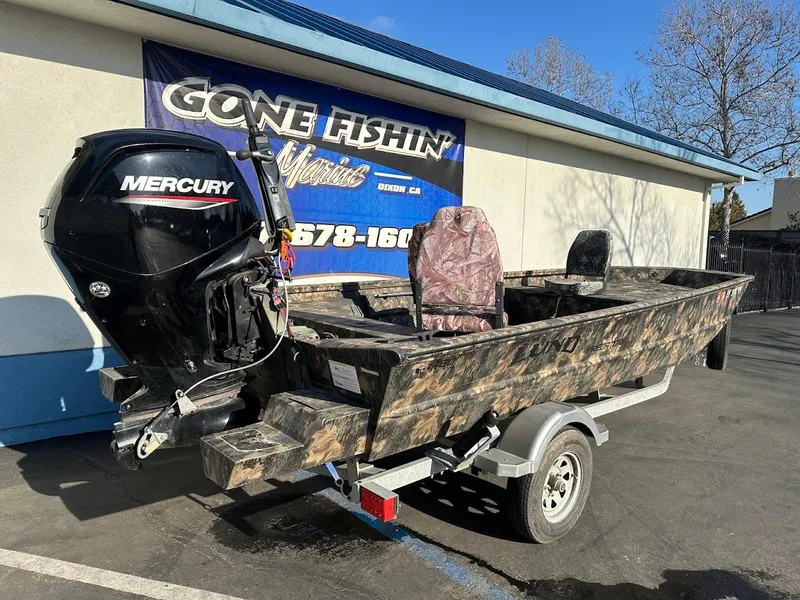 Slide: The Image of Lund 1760 Predator Tiller 2021 - 7