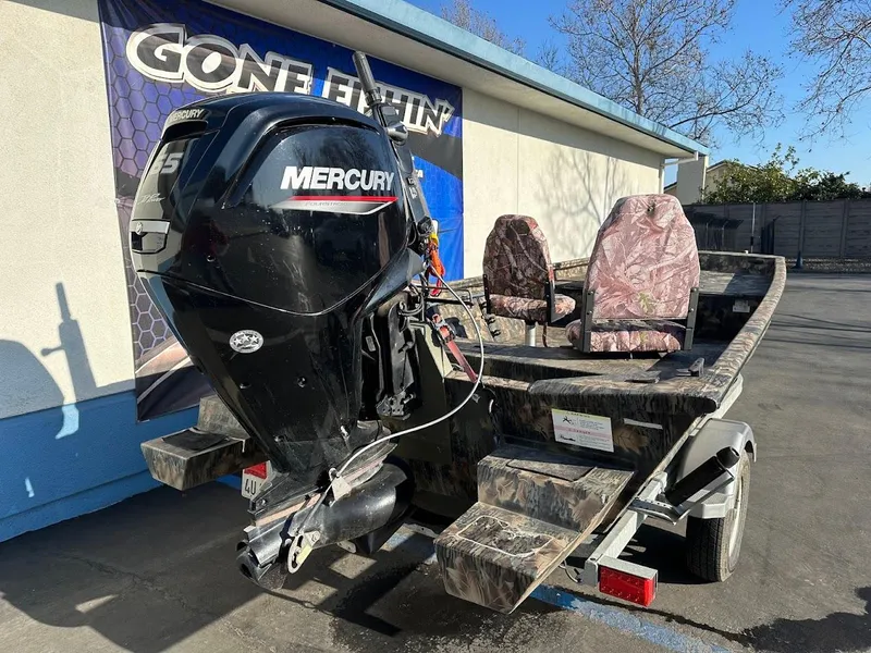 Slide: The Image of Lund 1760 Predator Tiller 2021 - 8