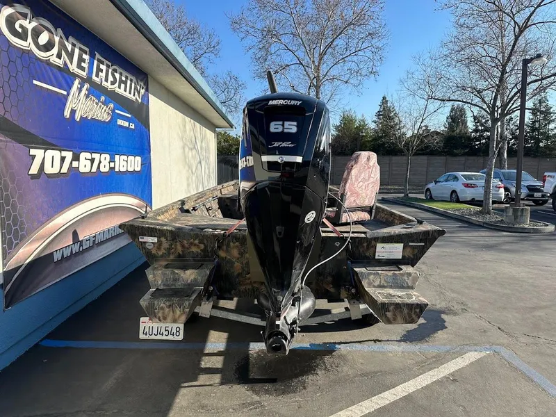 Slide: The Image of Lund 1760 Predator Tiller 2021 - 9