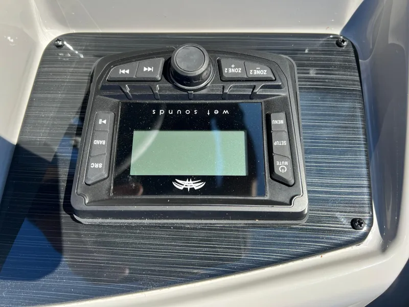 Slide: The Image of Control panel on 2025 Sylvan Mirage Fish 8522 Party Fish boat dashboard. - 31