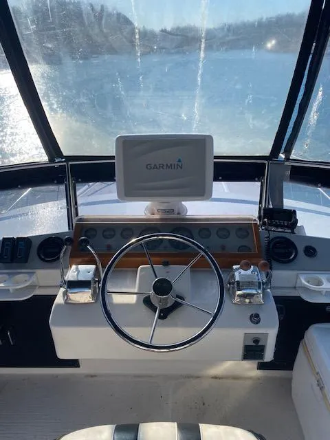 Slide: The Image of Helm of 1989 Ocean Alexander 42 yacht with Garmin navigation system. - 47